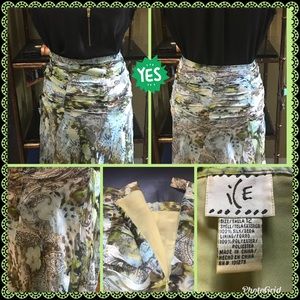 SOLD* Beautiful 💯 SILK iCe - Midi A-Line Skirt w/lining